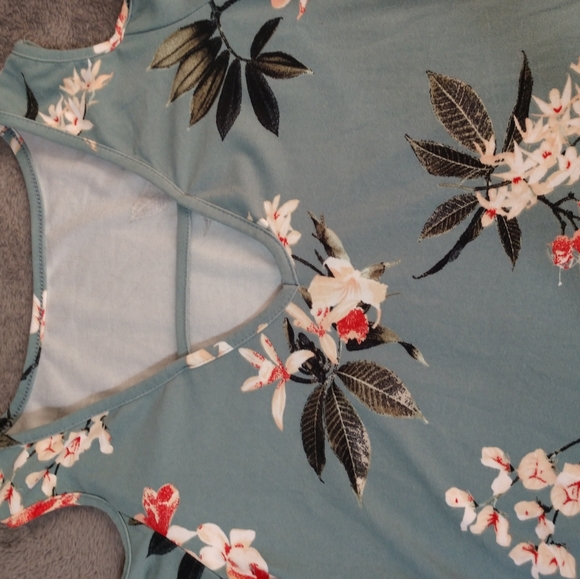 Floral top - Picture 3 of 3